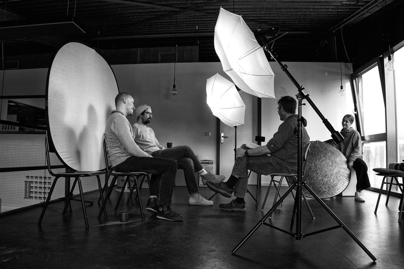 Küstenkonturen. 15 Persönlichkeiten aus Schleswig-Holstein über 5 Jahre porträtiert – mit Robert Habeck, Manuela Warda, Juri Knorr, Jochen Lund, Daniel Günther, Philippa Färber, Aminata Touré und vielen anderen.