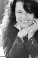 Singende Knochen. Das verborgene Erbe der Schamanin von Bad Dürrenberg. Ein Steinzeitroman von Andrea Storm