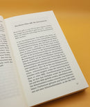 Von Monsterschleim, Gummihühnern und Freilandrosen. Eine Requisiteurin beim Film packt aus. Von Nine Olausen Nielebock